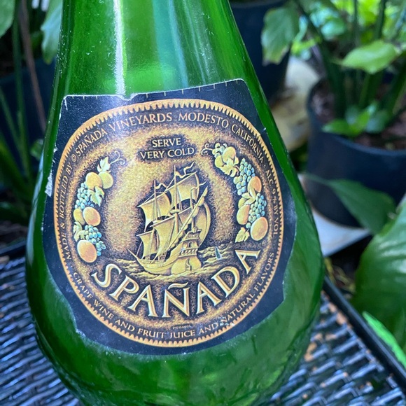 VTG SPANADA Rare Green Half Gallon Empty Wine Bottle With Cover & Label - Picture 2 of 7